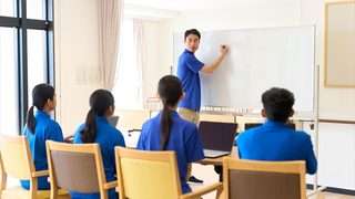 デイサービスの運営における人材育成の重要性